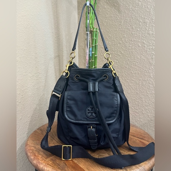 TORY BURCH SCOUT SMALL BLACK NYLON DRAWSTRING BUCKET - Picture 1 of 13